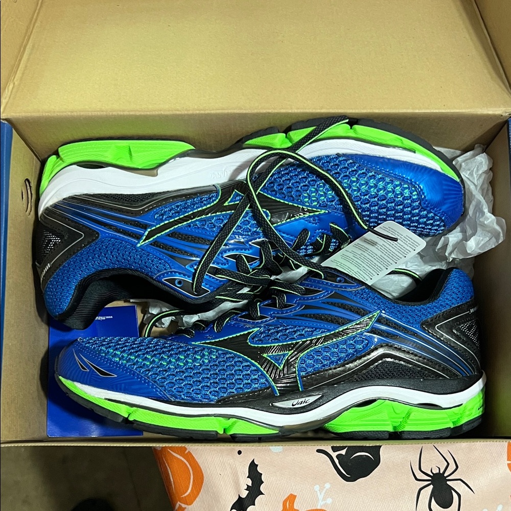 Mizuno Men's Vibrant Blue and Neon Green Athletic Shoes